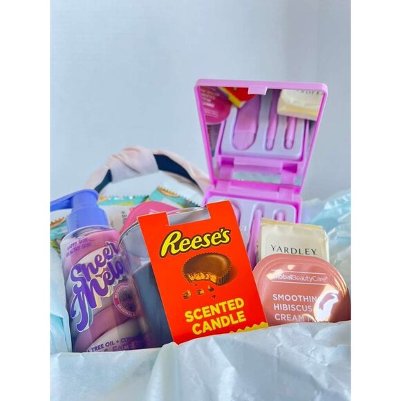 Beauty Gift Box Self Care Set W/ Reeses Candle Cream Masks Face Wipes Sweet Melo - Picture 2 of 5